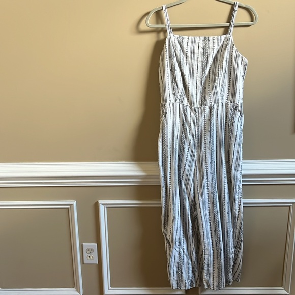 Adorable trendy jumpsuit from Old Navy! - Picture 3 of 5
